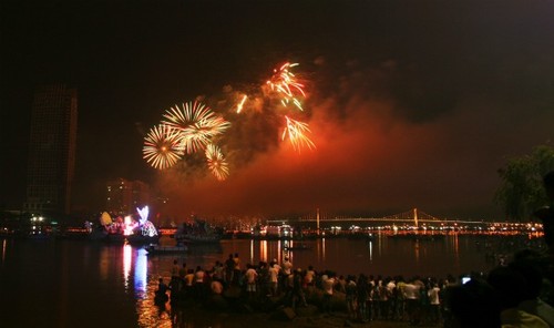 Trình diễn pháo hoa quốc tế Đà Nẵng 2012 - ảnh 1